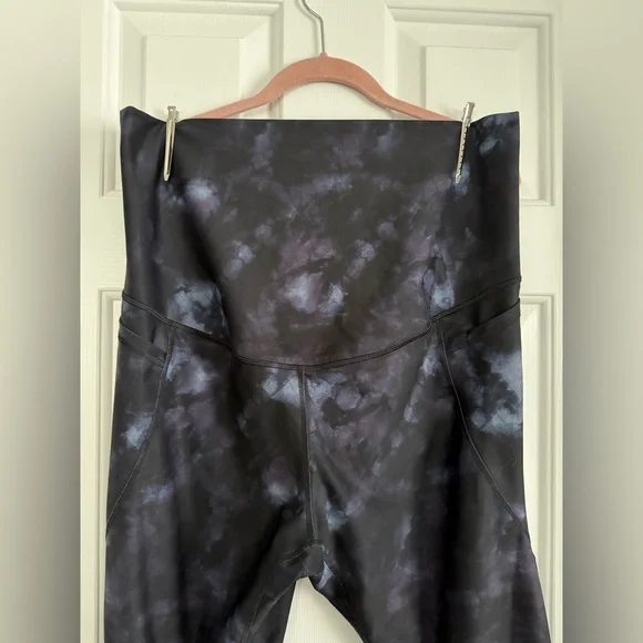 Maternity Powersoft Leggings - Picture 3 of 4